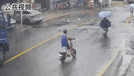 DƬ